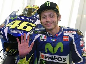 Cerita Sahabat saat Rossi Pertama Kali Jajal Yamaha M1: Mekanik Pingsan! Cerita Sahabat saat Rossi Pertama Kali Jajal Yamaha M1: Mekanik Pingsan!