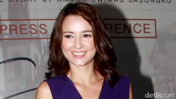 Julie Estelle, Pretty as Always