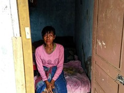 Bantuan Mulai Mengalir, Nenek Oon dan Cucunya Tak Lagi Tinggal di Toilet