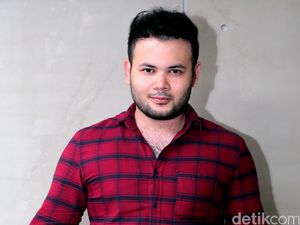 Polisi Geledah Rumah Pemasok Sabu untuk Ridho Rhoma Polisi Geledah Rumah Pemasok Sabu untuk Ridho Rhoma