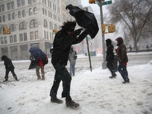 Potret Dramatis Hantaman Badai Salju di New York