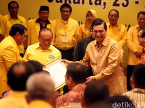Ical: Golkar Bersama, Bukan Bergabung Pemerintah Ical: Golkar Bersama, Bukan Bergabung Pemerintah