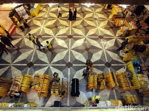 Menuai Rezeki dari Aksesoris Partai Golkar