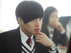 Cuma Makan Mie Instan, Berat Badan Kang Ha Neul Turun 8 Kilo!