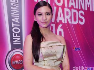 Cassandra Lee Kenang Ikut Lomba 17 Agustus Cassandra Lee Kenang Ikut Lomba 17 Agustus