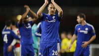 Kekalahan ini bikin Arsenal turun ke peringkat tiga klasemen dengan nilai masih 44 dari 23 poin. Mereka tertinggal tiga angka dari Leicester dan kalah selisih gol dari Manchester City di posisi dua. Sedang Chelsea naik ke posisi 13 dengan 28 angka. Reuters/John Sibley.