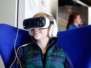 Headset VR Standalone Samsung Bernama Odyssey Headset VR Standalone Samsung Bernama Odyssey