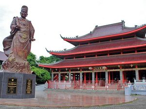 Menelusuri Jejak Cheng Ho di Klenteng Sam Poo Kong Menelusuri Jejak Cheng Ho di Klenteng Sam Poo Kong