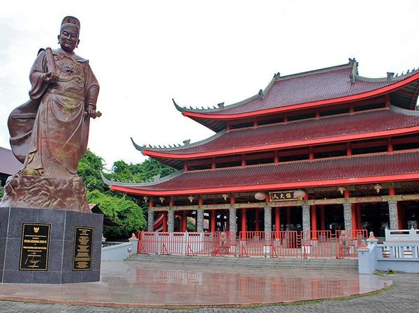 Menelusuri Jejak Cheng Ho di Klenteng Sam Poo Kong