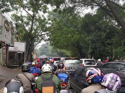 Macet Parah Lenteng Agung menuju Tanjung Barat, dengan Motor Ditempuh 1,5 Jam