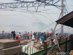 Ratusan Korban Kebakaran Kampung Bandan Mengungsi di Tenda Darurat