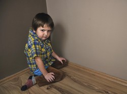 Ekspresi Kesal Seorang Anak Saat Tahu Akan Punya Adik Perempuan