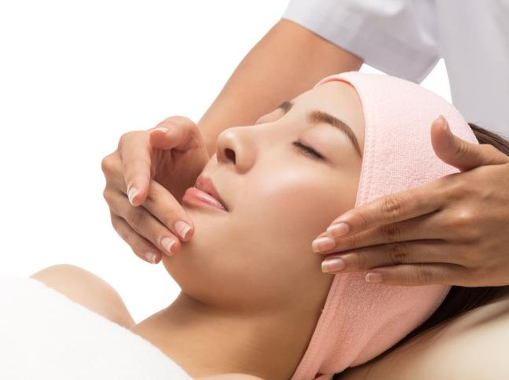 Facial Mr. P Jadi Tren Perawatan Wajah Aneh yang Digandrungi Artis Facial Mr. P Jadi Tren Perawatan Wajah Aneh yang Digandrungi Artis