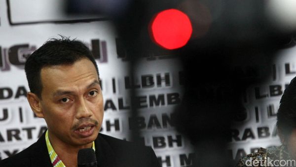 Eks Ketua Umum Gafatar Berikan Keterangan