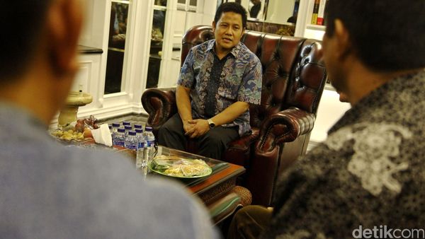 Cak Imin Terima Warga Adat Suku Bajo