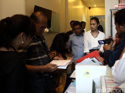 Polisi Geledah Chiropractic Indonesia di Permata Senayan