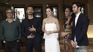 Para Bintang di Pemutaran Perdana Film Surat dari Praha