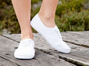 Cara Mencuci Sneakers Putih Berbahan Kanvas Tanpa Sabun Cara Mencuci Sneakers Putih Berbahan Kanvas Tanpa Sabun