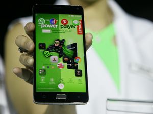 Lenovo Rilis Ponsel Layar Jumbo Rp 1 Jutaan