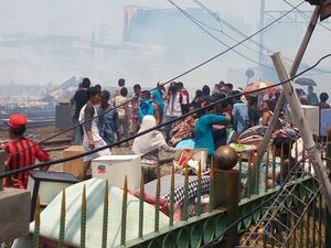 Kebakaran di Kampung Bandan Padam, 100-an Kontrakan 1 Pintu Hangus