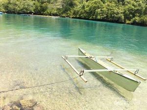 Sebelum Lihat Gerhana di Ternate, Main Dulu ke Pantai Sebening Kaca