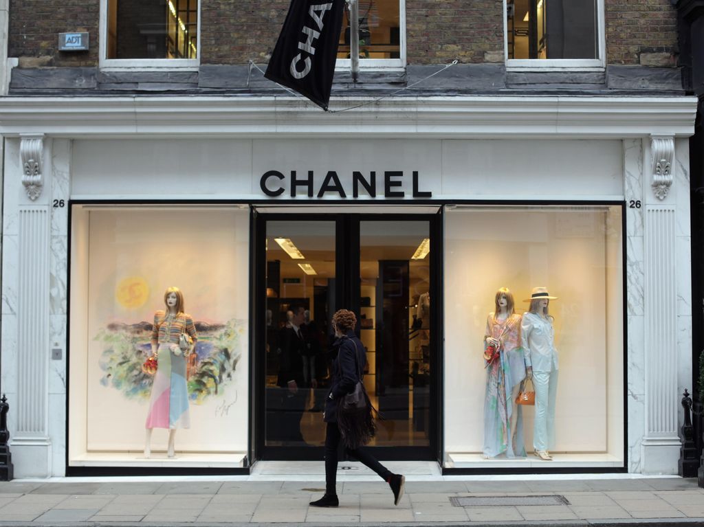 Toko Chanel di Paris Dirampok Sekelompok Orang Bersenjata Toko Chanel di Paris Dirampok Sekelompok Orang Bersenjata
