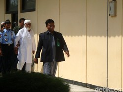 Diwarnai Mundurnya Artidjo, PK Abu Bakar Baasyir Ditolak MA