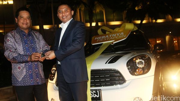 Penyerahan Hadiah Fiestapoin Bank Mandiri