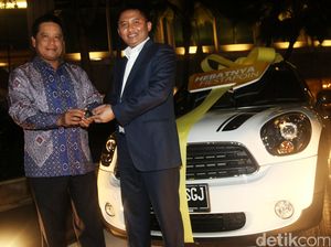 Penyerahan Hadiah Fiestapoin Bank Mandiri
