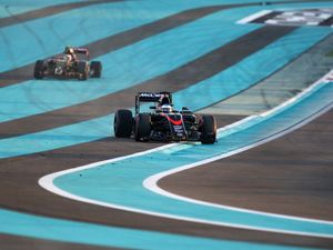 Mesin McLaren Masih Bermasalah
