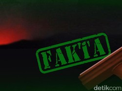 Sinar Api Menyala di Kawah Gunung Bromo, Benarkah?