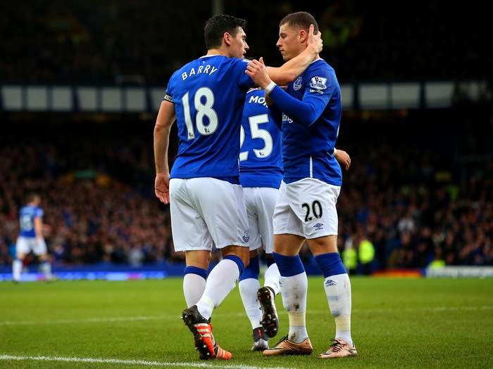 LIVERPOOL, ENGLAND - JANUARY 24:  Gareth Barry of Everton celebrates with team-mate Ross Barkley after scoring his team's first goal during the Barclays Premier League match between Everton and Swansea City at Goodison Park on January 24, 2016 in Liverpool, England.  (Photo by Alex Livesey/Getty Images)