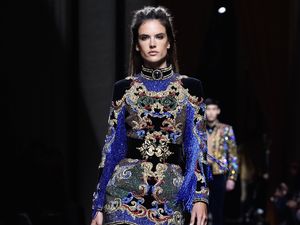 Balmain Rilis Koleksi Busana Terinspirasi Tren di Media Sosial Balmain Rilis Koleksi Busana Terinspirasi Tren di Media Sosial