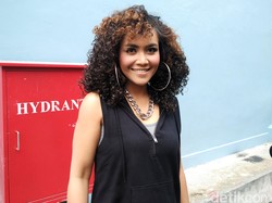 Rambut Baru Denada Disukai Shakira