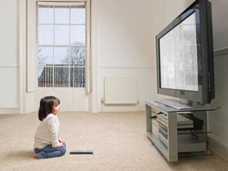 Ayah dan Ibu, Jangan Senang Dulu Kalau Batita Betah Duduk Manis