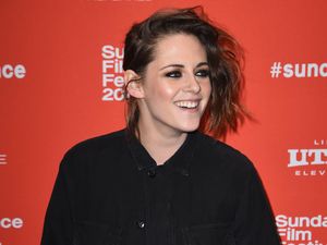 Kece! Kristen Stewart Tampil Boyish