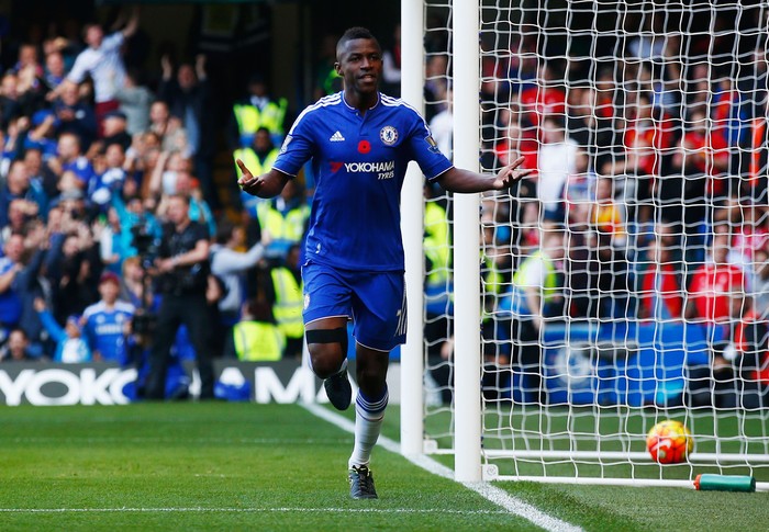 Ramires LONDON, ENGLAND - OCTOBER 31: Ramires of Chelsea celebrates scoring his team's first goal during the Barclays Premier League match between Chelsea and Liverpool at Stamford Bridge on October 31, 2015 in London, England. (Photo by Clive Rose/Getty Images)