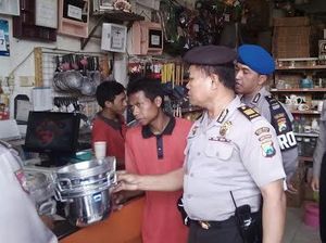 Polisi Temukan Panci Berstiker Arab di Malang