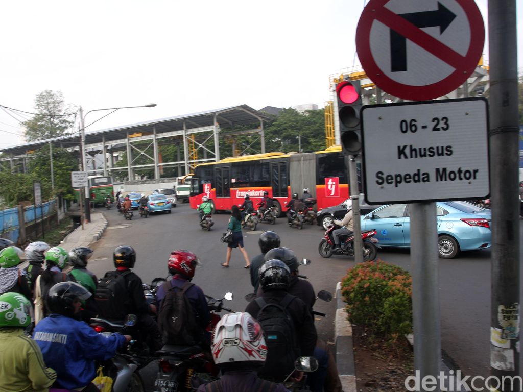 Pembatasan Motor di Jalan Protokol Jakarta Sangat Terburu-buru