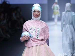 5 Cara Recycle Busana Mini dan Tanpa Lengan Saat Mulai Berhijab