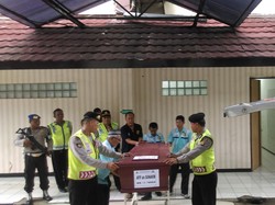 Jenazah Pelaku Teror Thamrin Ahmad Muhazan di RS Polri Diambil Keluarga