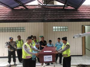 Jenazah Pelaku Teror Thamrin Dian Juni di RS Polri Diambil Keluarga Jenazah Pelaku Teror Thamrin Dian Juni di RS Polri Diambil Keluarga