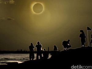 Kisah Kakek 105 Tahun Jadi Pemburu Gerhana Matahari Total yang ke-13