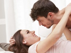 10 Tips Bercinta di Malam Pertama untuk Pengantin Baru