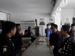 Tangan Dimasukkan ke Minyak Goreng Mendidih, Pelajar Sumenep ini Wadul ke Dewan