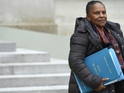 Menteri Prancis Mundur terkait Pencabutan Kewarganegaraan