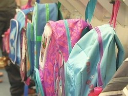 Waspadai Tas Sekolah Anak-anak yang Terlalu Berat