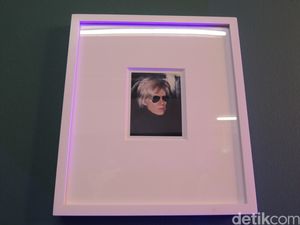 Merasakan Sensasi Koleksi Langka Andy Warhol ala Sirkus di Gillman Baracks!