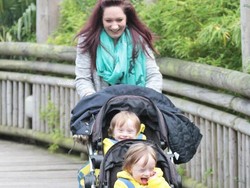 Kisah Emma, Melahirkan Anak Kembar dengan Down Syndrome