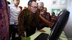 Menaker Tinjau Fasilitas Layanan Satu Atap di NTT